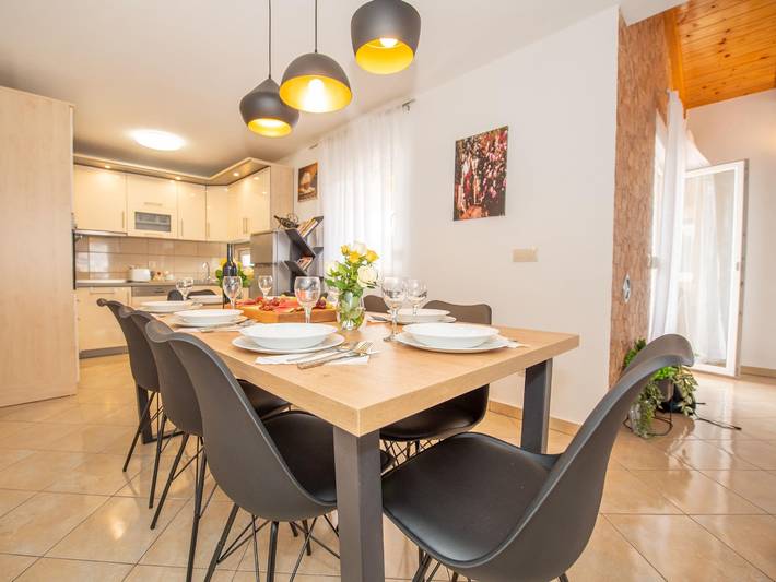 Ferienwohnung für 8 Personen, mit Whirlpool und Garten - 1