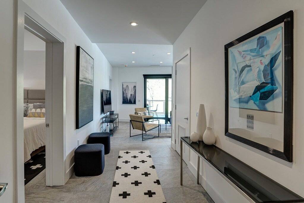 Ganze Wohnung, Luxury Pet Friendly Condo, Downtown Asheville with Heated Balcony in Blue Ridge Parkway, Asheville