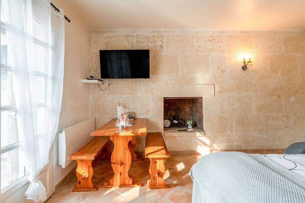 Gîte 'Le Gite Au Coin Du Feu' mit privater Terrasse, Wlan und Klimaanlage in Cabannes, Arles und Umgebung