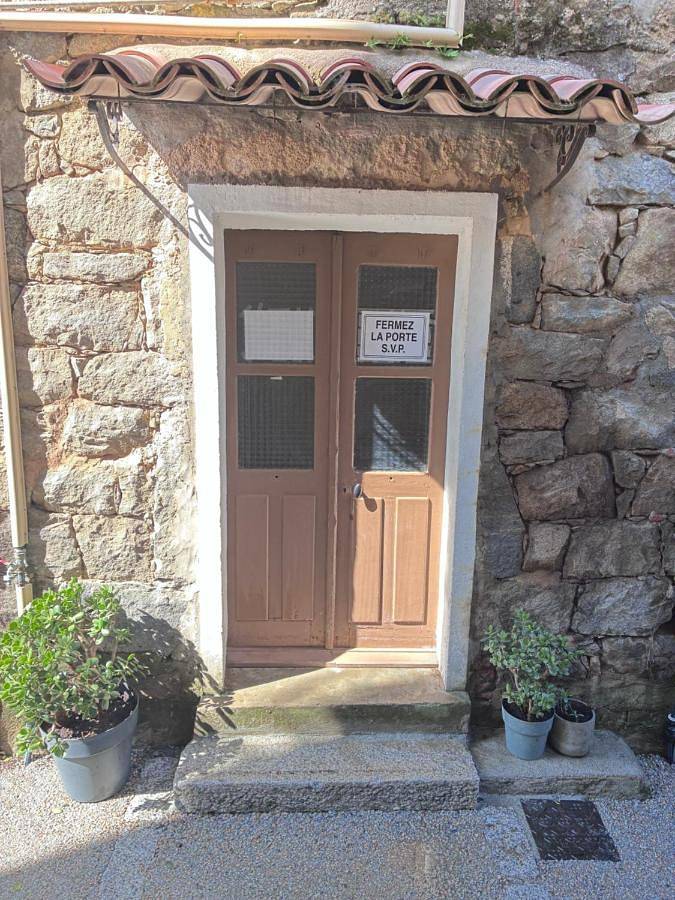 Gîte pour 2 personnes, avec vue à Sainte-Lucie-de-Tallano - 4