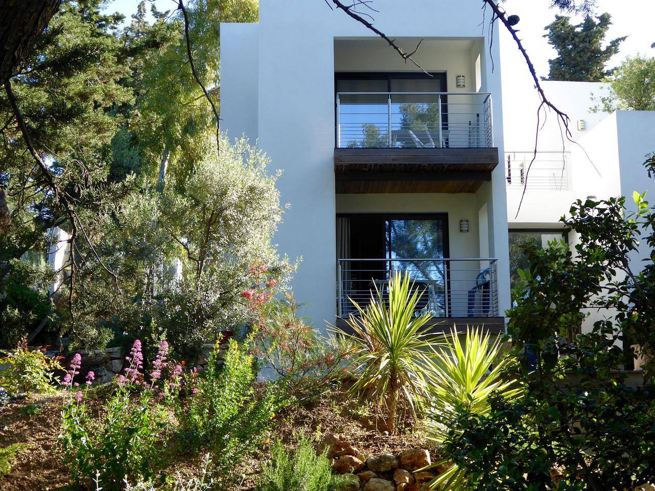 Appartement entier, 'Appartement 4 étoiles, à 5 minutes à pied des plages' avec terrasse privée, Wi-Fi et climatisation in Bandol, Région de Toulon