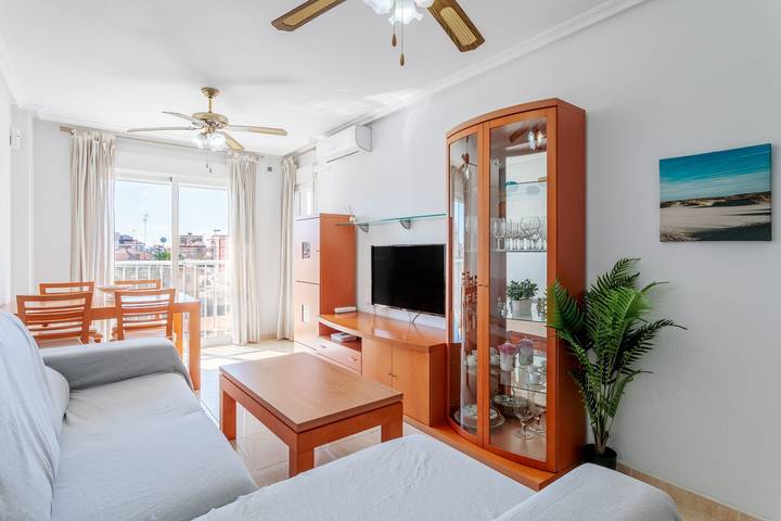 Entire apartment, Apartment 'Carmela En Santa Pola' with Balcony, Wi-Fi and Air Conditioning in Santa Pola, Costa Blanca