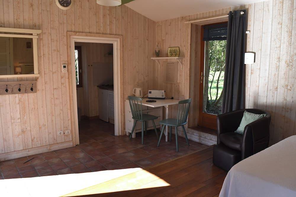 The grape-picker's cottage in a peaceful setting in Saint-Julien-de-Concelles, Nantes region