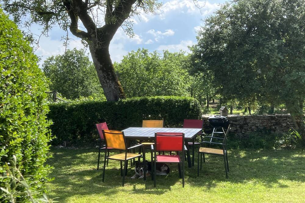 Gîte de Charme dans le Lot - 110m2 - Piscine et Jacuzzi - 6 pers in Lalbenque, Quercy