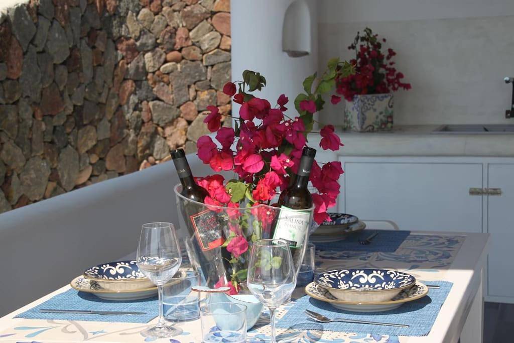 Villa Maris - accesso diretto alla spiaggia in Santa Marina Salina, Salina