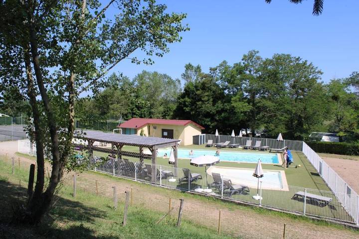 Location de vacances pour 7 personnes, avec piscine et jardin ainsi que vue et terrasse à Le Grand-Serre - 4