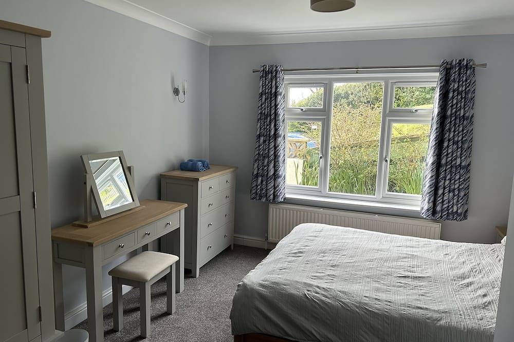Modern 3 Bedroom Bungalow with Fantastic Views Over the Bay of Combe Martin in Combe Martin, Exmoor