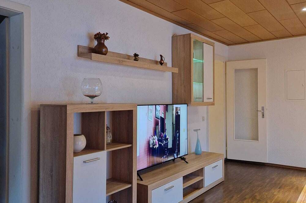 Ganze Wohnung, F-W Lacasa:verfügt1Schlafzimmer,Wohn-z 1 Küche mit Kühlschrank und Bade-z Dusche in Heidenheim (Mittelfranken), Altmühltal