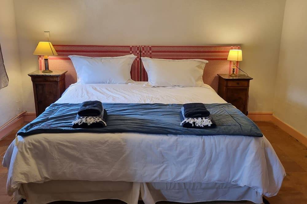 Historic maison de maître 3 bedroom apt with Ac in Barbaira close to Carcassonne in Barbaira, Carcassonne region