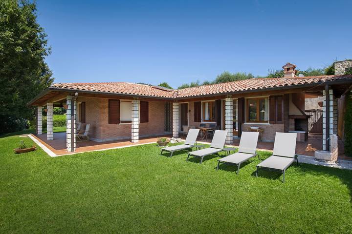Villa für 6 Personen, mit Terrasse und Garten sowie Seeblick in Bardolino