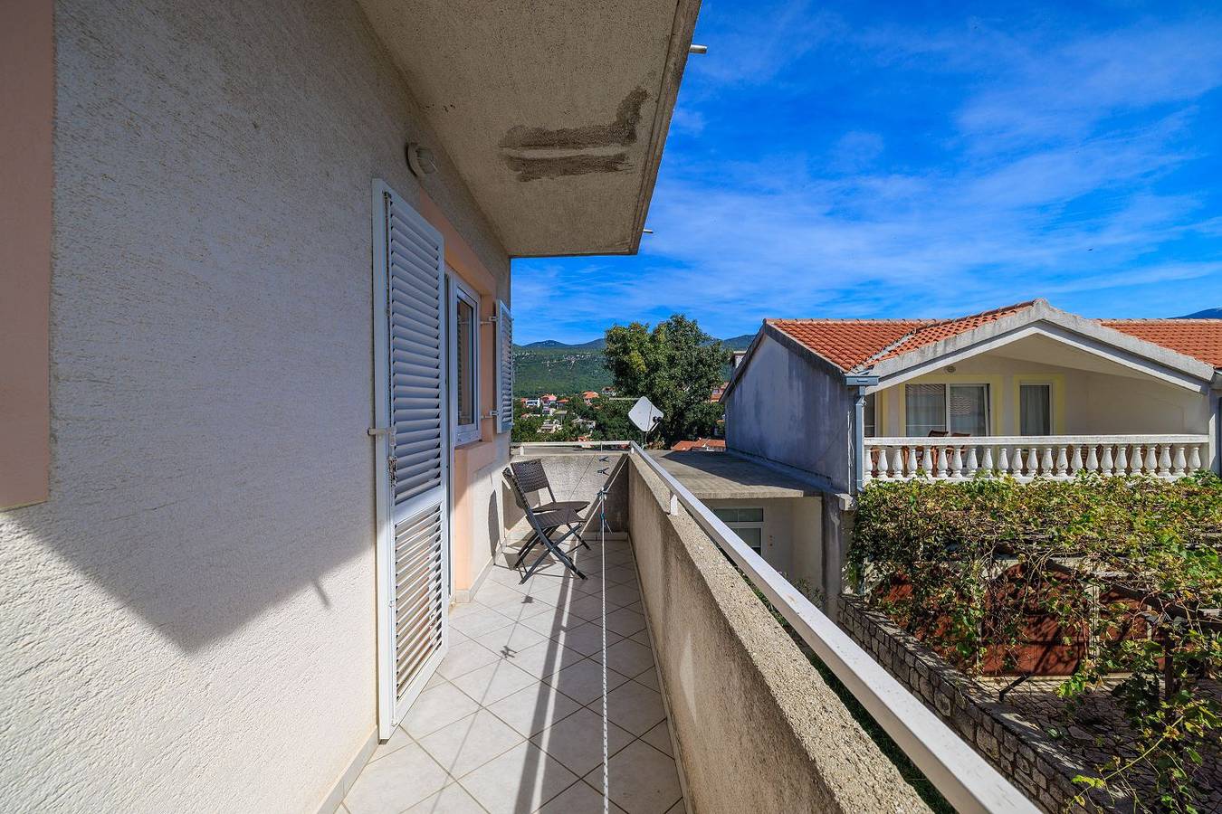 Ganze Wohnung, Beschauliches Apartment nur 300 Meter zum Strand mit Garten und Grill in Plaža Bribirska obala, Novi Vinodolski