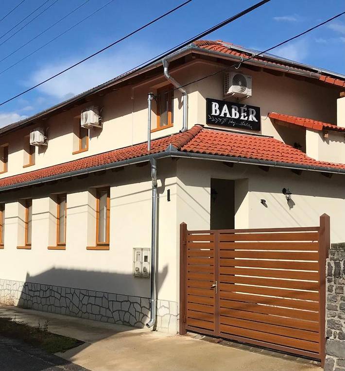 Apartament wakacyjny dla 11 osób, z ogród i jacuzzi w Tokaj