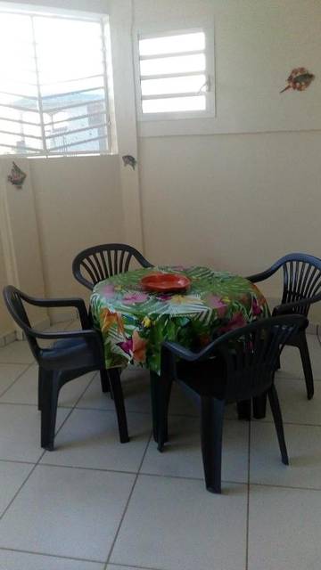 Gîte pour 4 personnes, avec terrasse et vue à Baillif