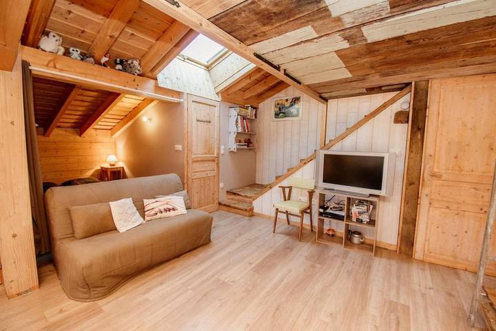 Gîte pour 6 personnes, avec jardin ainsi que vue et terrasse à Verrières-de-Joux