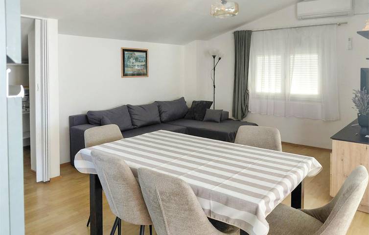 Ferienwohnung für 5 Personen, mit Terrasse in Sveti Filip i Jakov - 4
