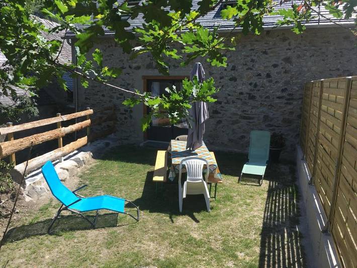 Gîte pour 12 personnes, avec Terrasse ainsi que Jardin et Vue à Sailhan