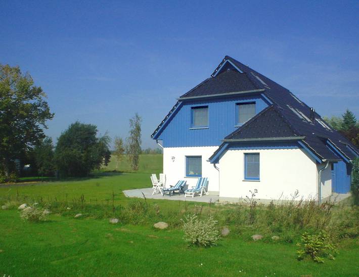 Ferienhaus für 9 Personen, mit Terrasse und Garten sowie Sauna und Seeblick