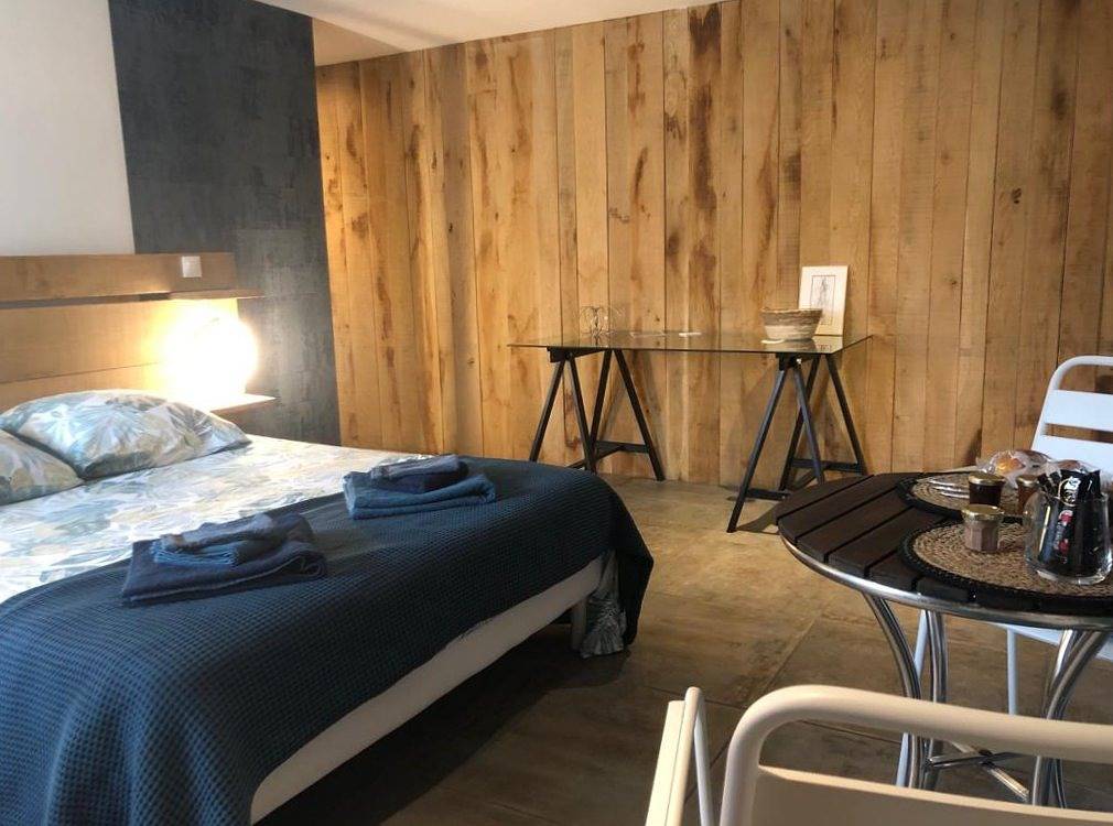 Chambre en rez-de-jardin in Capdenac, Massif central