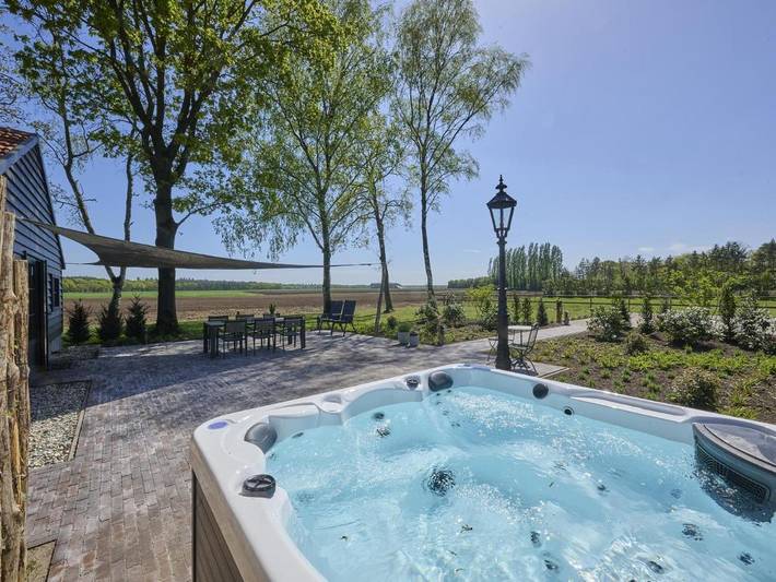 Vakantiehuis voor 6 personen, with Whirlpool and Terras as well as Tuin and Sauna in Bladel