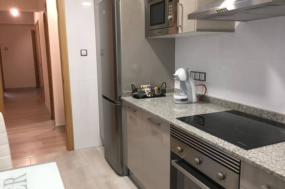 Entire apartment, Cozy apartment next to Puerta de San Pedro (Roman Wall) in Lugo, Lugo Province