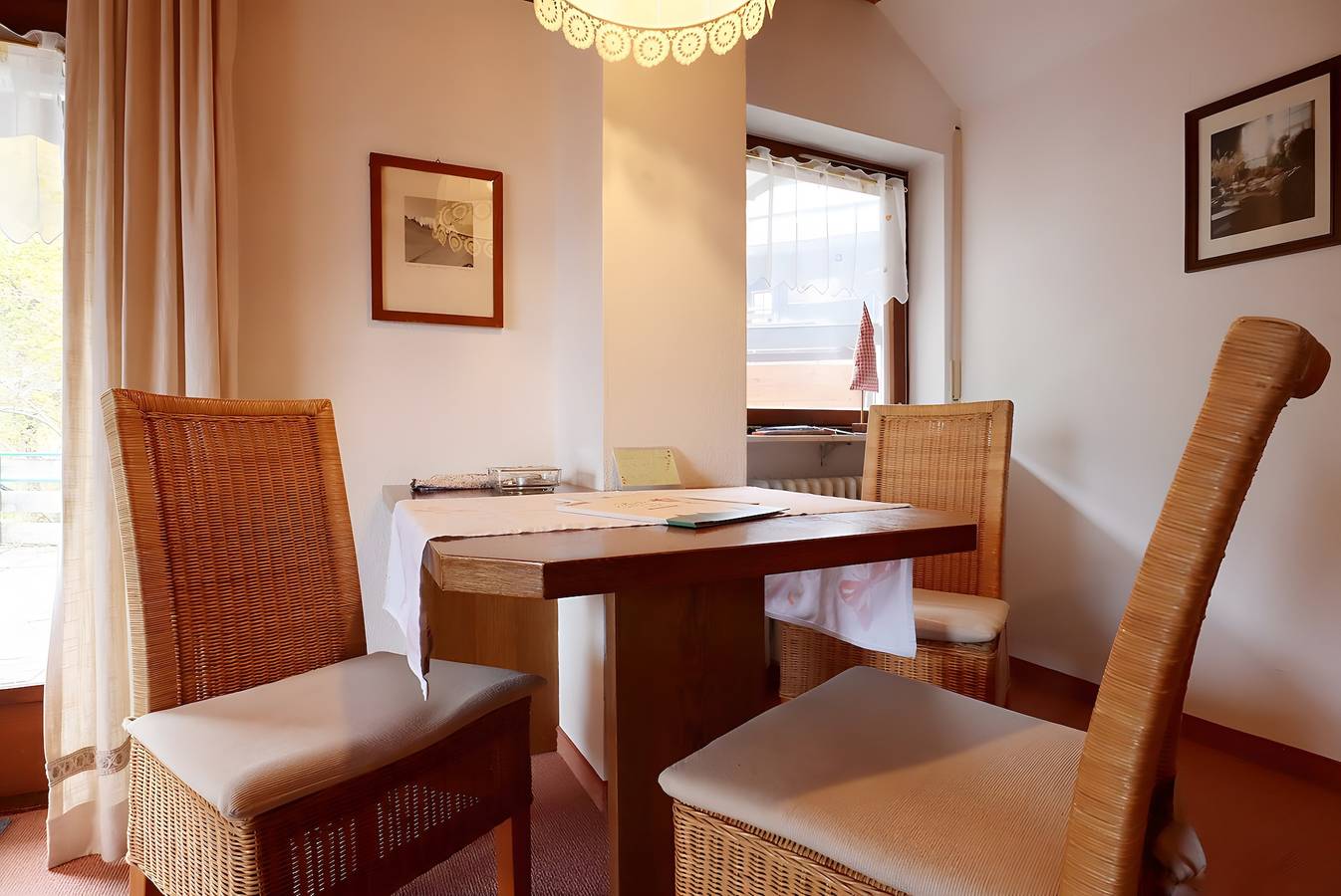 Apartamento entero, Apartamento 'Silberdistel' con vistas a la montaña, terraza privada y Wi-Fi in Altglashütten (Feldberg), Feldberg