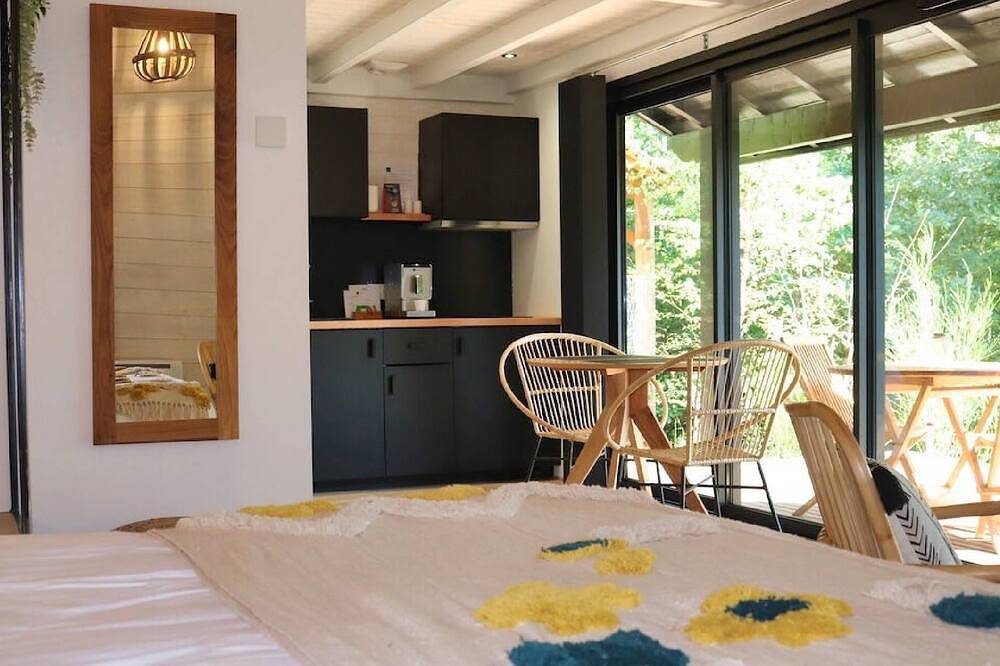 Écrin d'Auvergne : Cabanes-Lodges Haut de Gamme avec Spa Privatif in Champs-sur-Tarentaine-Marchal, Parc naturel régional des Volcans d'Auvergne