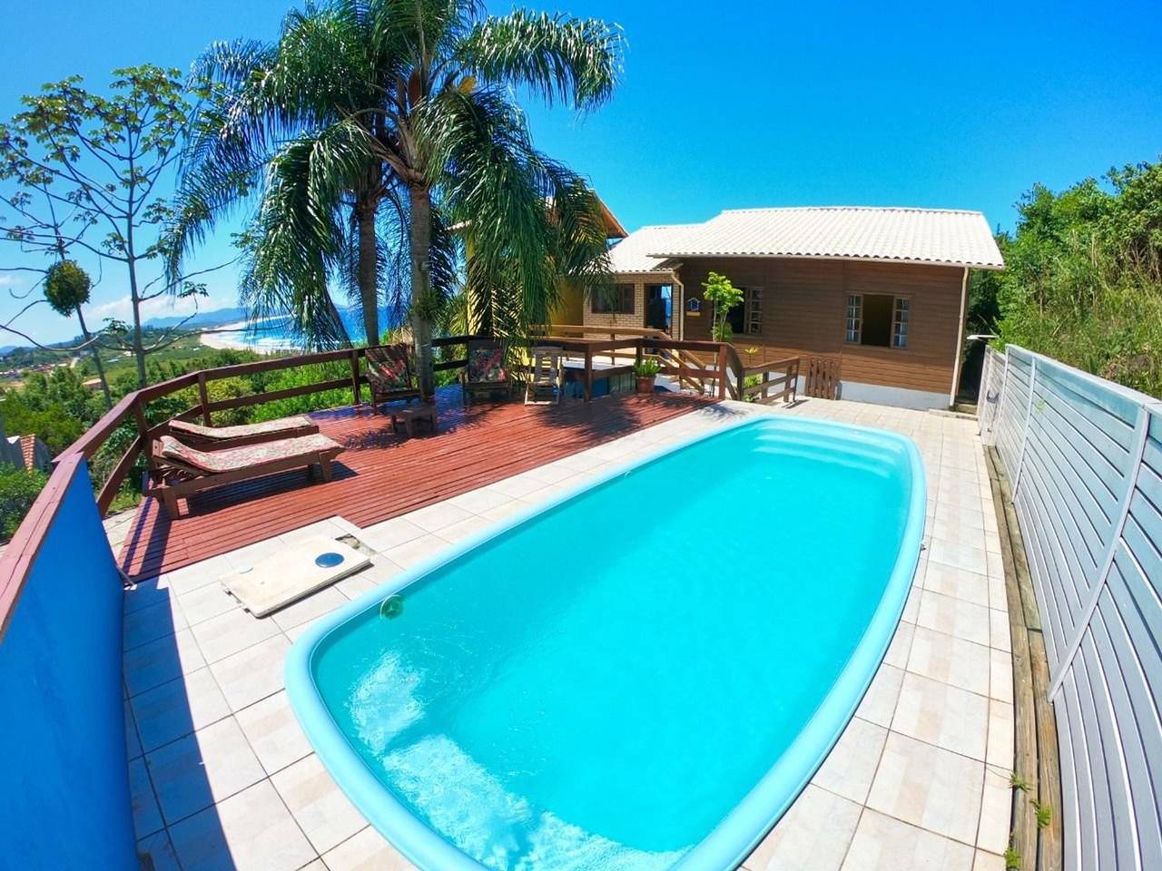 Casa Vista Privilegiada: Piscina e Conforto in Praia da Gamboa, Garopaba