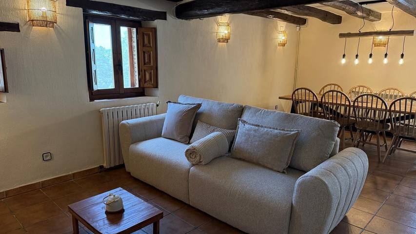 Rural house 'El Casó Rural' with private pool, terrace, and Wi-Fi in Montmajor, Barcelona Province