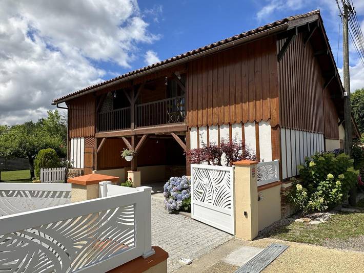 Gîte pour 2 personnes, avec Terrasse ainsi que Jardin et Piscine