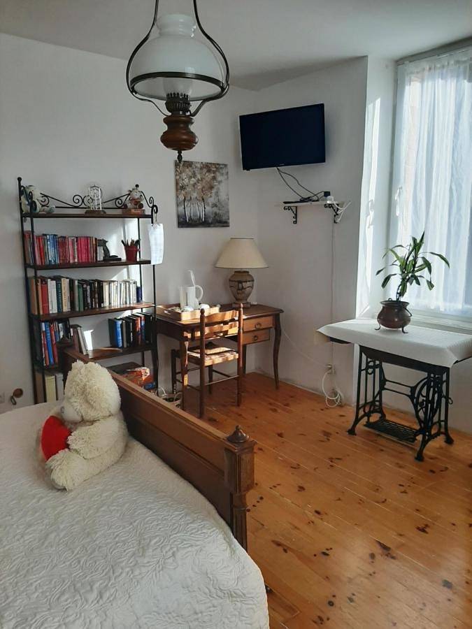 Appartement de vacances entier, Appartement de vacances pour 2 personnes avec jardin in La Monnerie-le-Montel, Parc Naturel Régional Livradois-Forez