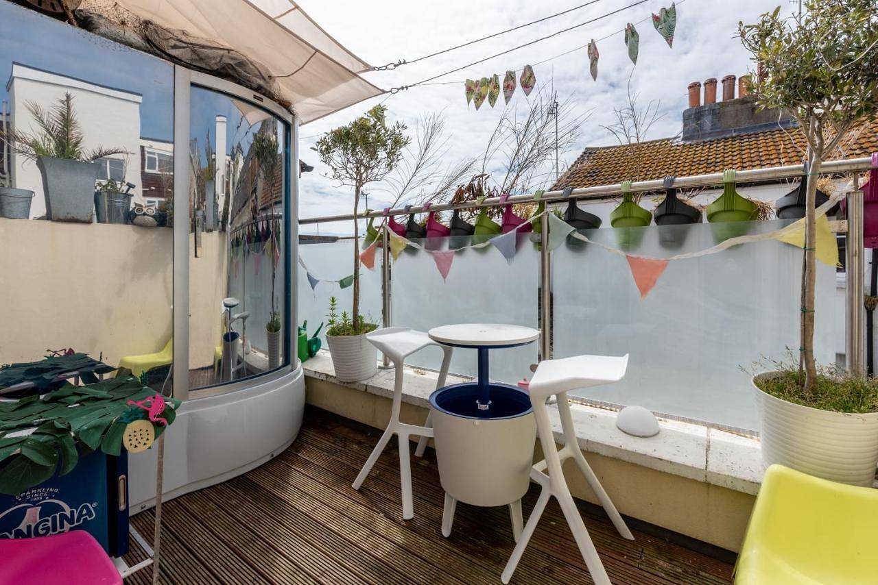 Entire apartment, Apartment with Sea View in Hove, Brighton
