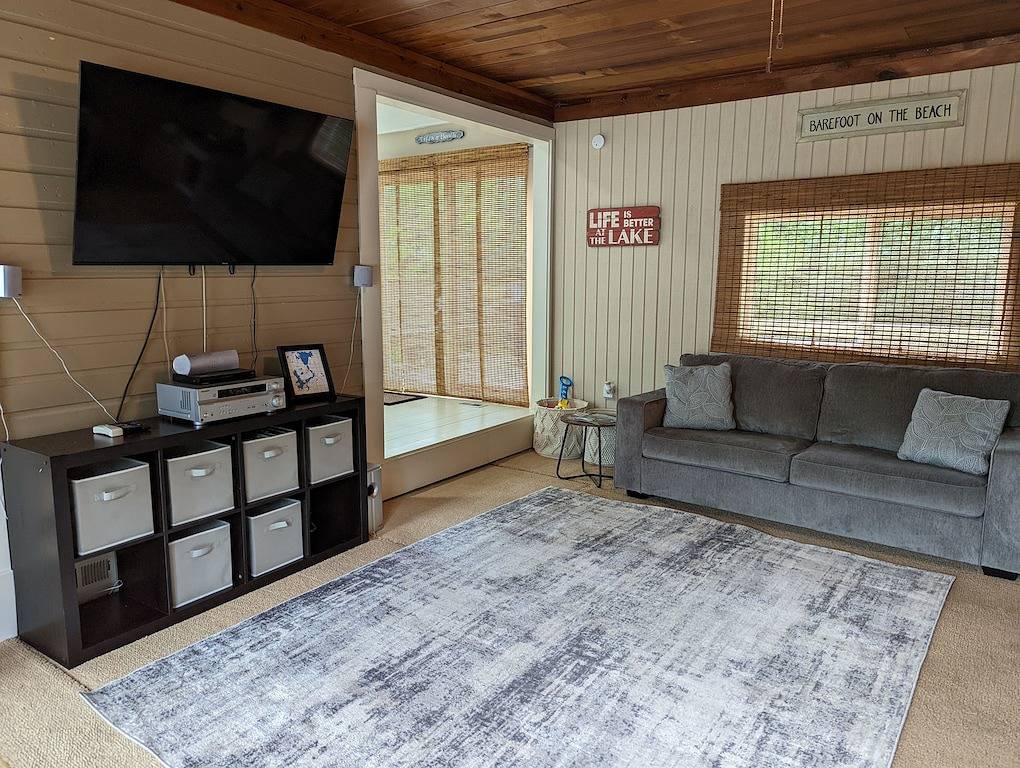 Barleans-Cozy Cabin Conveniently Located in Dickinson County