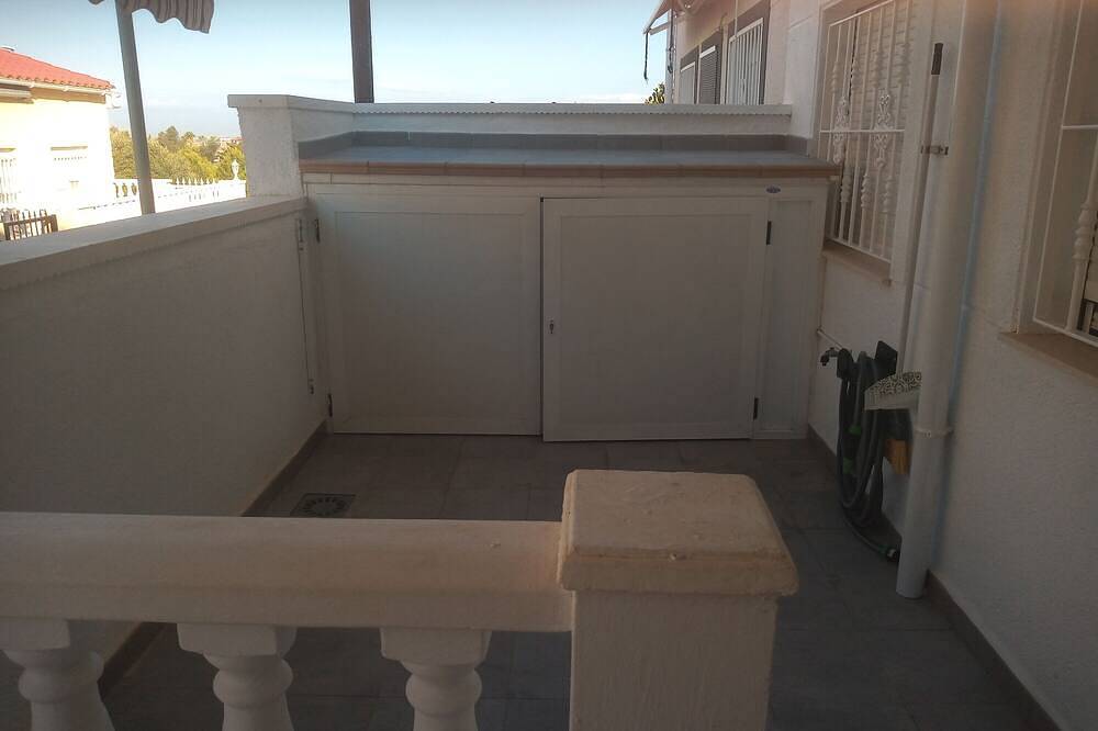 Apartamento entero, Apartamento 'Orientados Al Sur Yeyo Marina' con Terraza Compartida, Wi-Fi y Aire Acondicionado in San Fulgencio, Costa Blanca