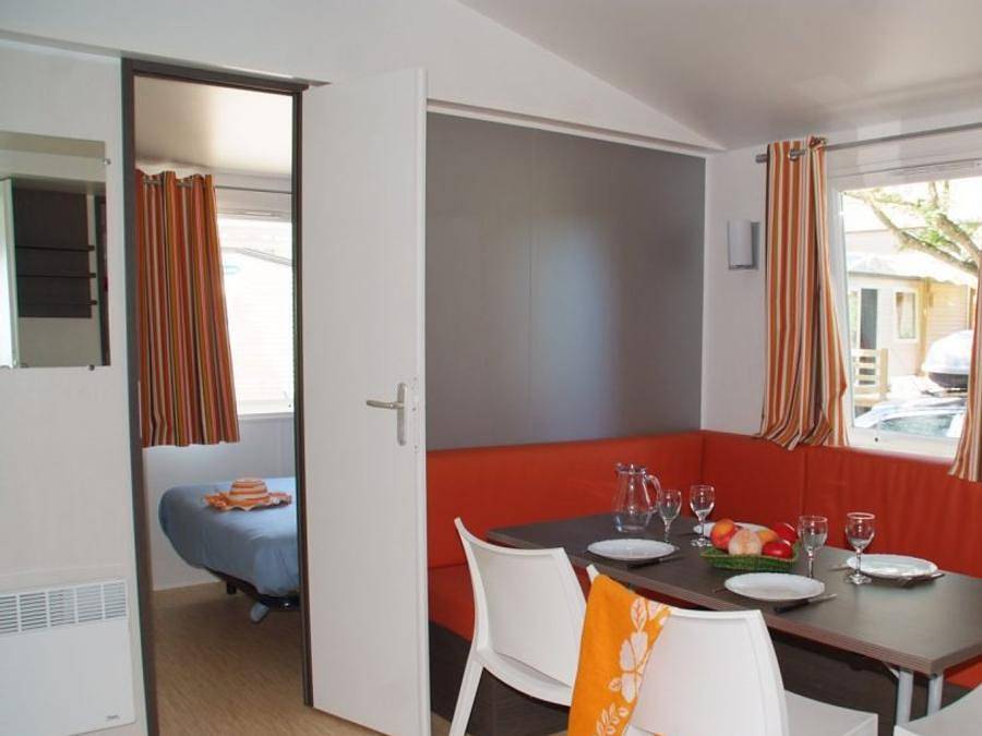 Camping Le Château - Mobilheim 4 personen - Mobilheim Confort 27m² 2 Schlafzimmer + überdachte Terrasse - ohne Tv-ohne Klimaanlage 4 pers. in Hauterives, Valence und Umgebung