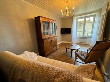 Gîte pour 4 personnes, avec terrasse et vue à Salers (Cantal)