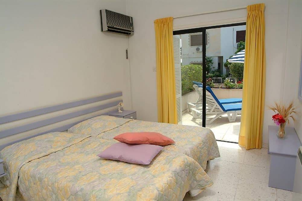 Ganze Wohnung, Apt 3, in der Nähe des Strandes, 1 Schlafzimmer, private Veranda, einfache Reise Agia Napa Protaras in Πύλα, Larnaca Bezirk