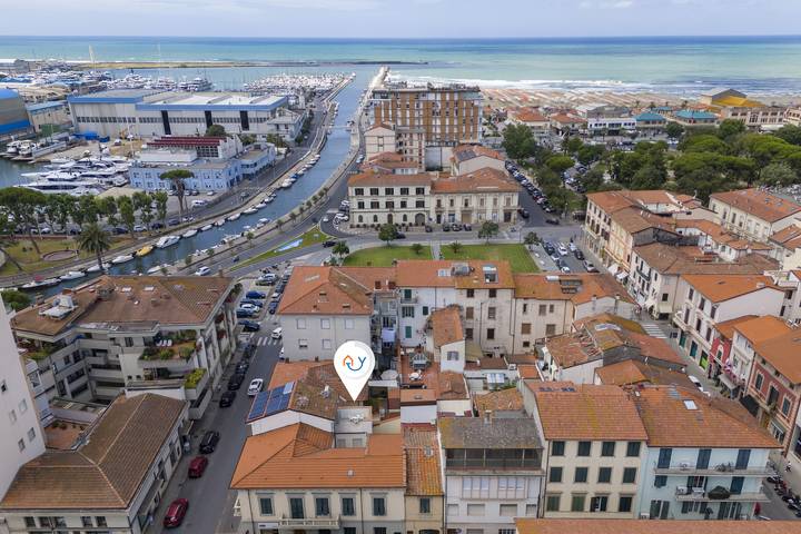 Gîte pour 5 personnes, avec vue sur l’océan et balcon, adapté aux familles à Viareggio - 2