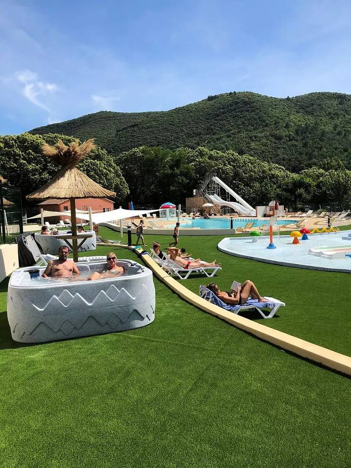 Mobil home pour 6 personnes, avec terrasse et piscine à Mialet - 3