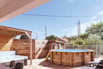 Gîte pour 5 personnes, avec jacuzzi à Biganos