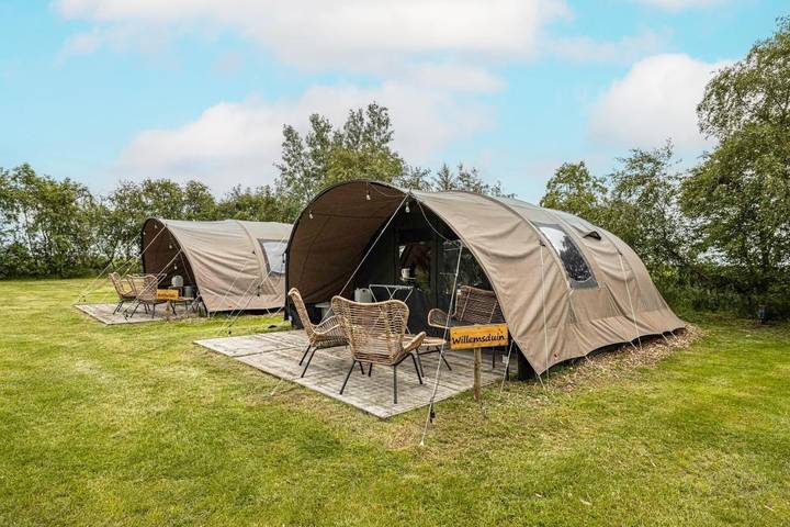 Zelt für 4 Personen, mit Terrasse und Garten sowie Ausblick in Schiermonnikoog