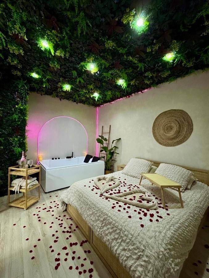 Appartement entier, Suite Bali Love - Love Room - Jacuzzi in Boran-sur-Oise, Oise