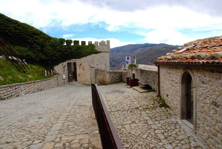 Location de vacances pour 4 personnes, avec terrasse, animaux acceptés à Montalbano Elicona - 4