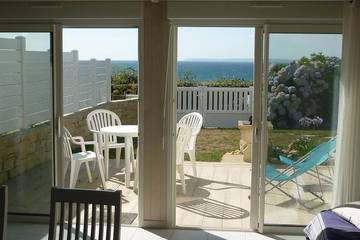 Gîte pour 2 personnes, avec terrasse dans Plage Kervel