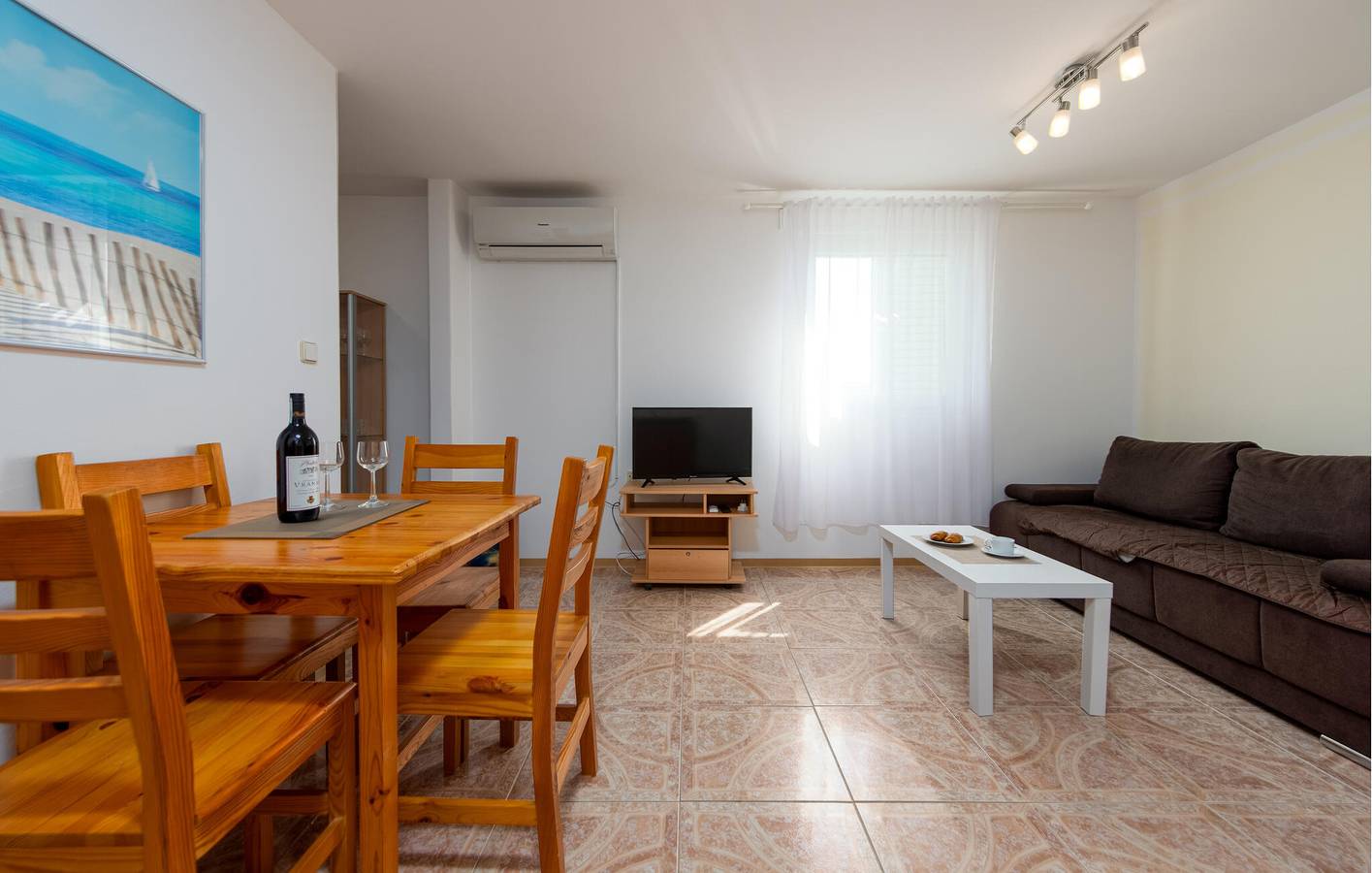 Ganze Ferienwohnung, Ferienwohnung für 4 Personen mit Terrasse in Starigrad, Zadar