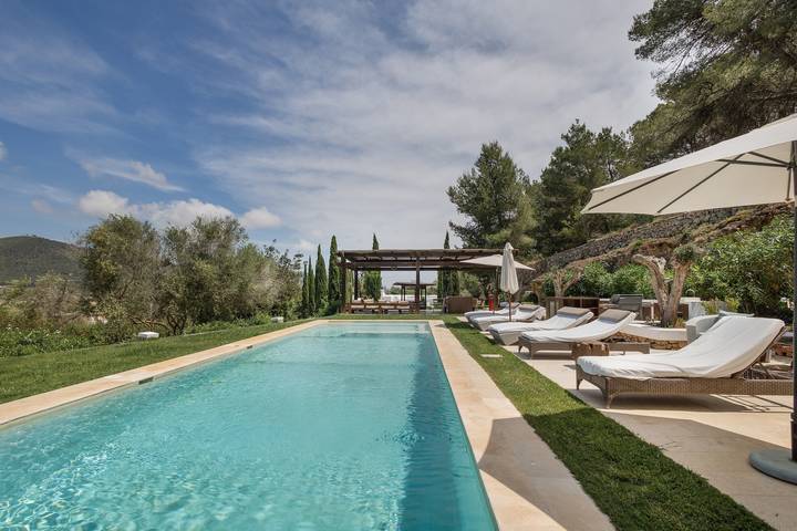 Beautiful luxury villa in Ibiza with Wi-Fi and air conditioning in Santa Eulària des Riu, East Ibiza