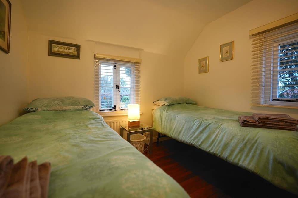 Cottage With Indoor Swim Spa in New Forest National Park for families or couples in Hyde (Hampshire), Hampshire