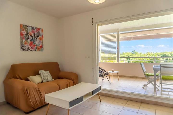 Gîte pour 4 personnes, avec piscine ainsi que vue et terrasse dans Plage de Bois Jolan - 2