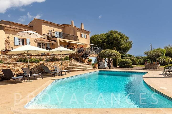 Villa pour 8 personnes, avec jardin et piscine à Fréjus - 2
