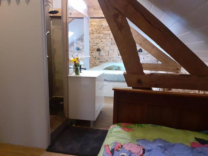 Location de vacances pour 3 personnes, avec vue ainsi que piscine et jardin à Montcléra - 3