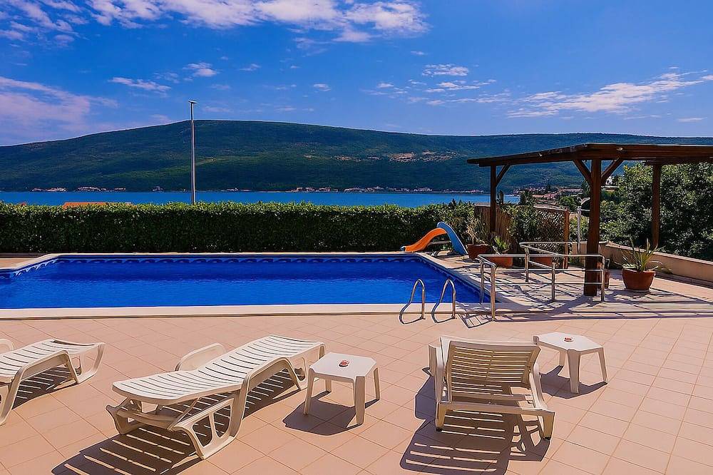 Villa avec piscine Djenovici in Đenovići, Bay of Kotor
